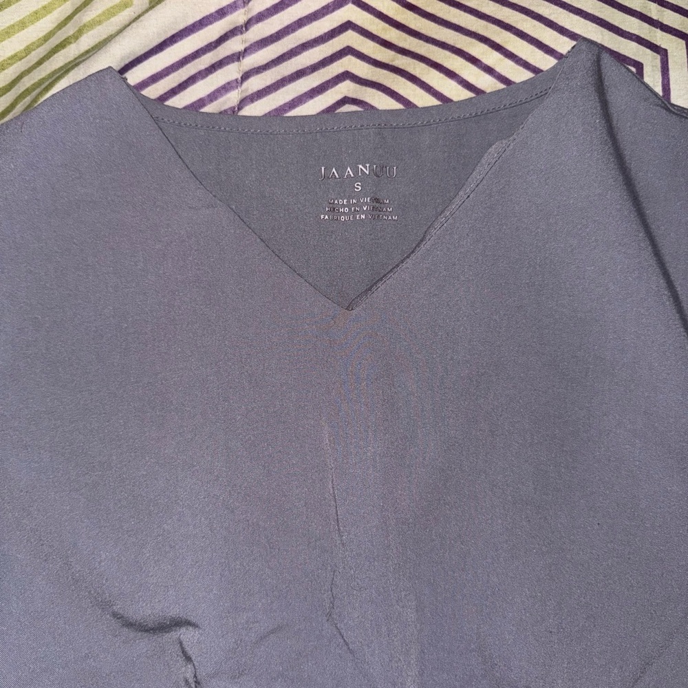 Gray scrub top - Picture 7 of 9